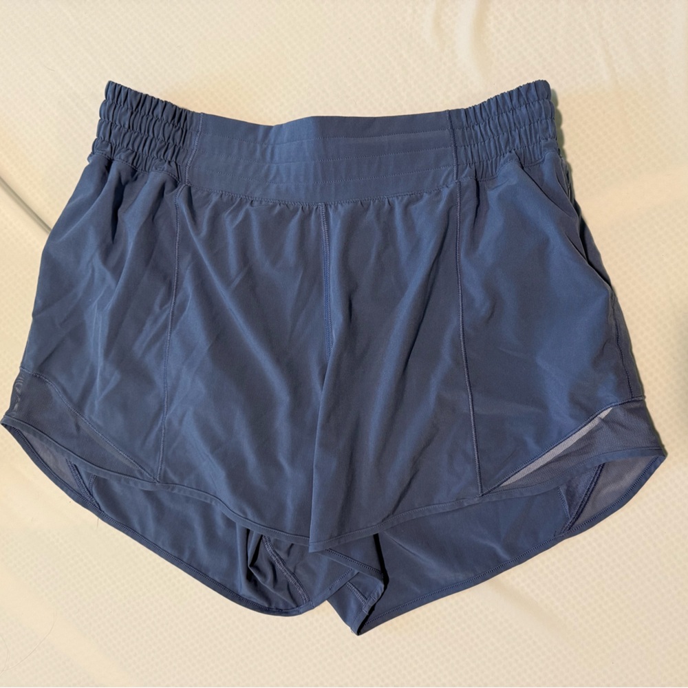 Lululemon Hotty Hot High Rise lined short 4”